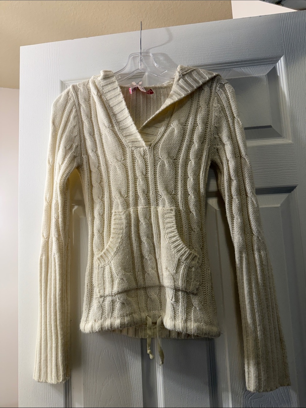 Cream Cable-Knit Hoodie Sweater - Women's